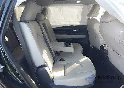 2024 Toyota Grand Highlander Xle z USA, uszkodzony, nr VIN 5TDAAAA55RS007781